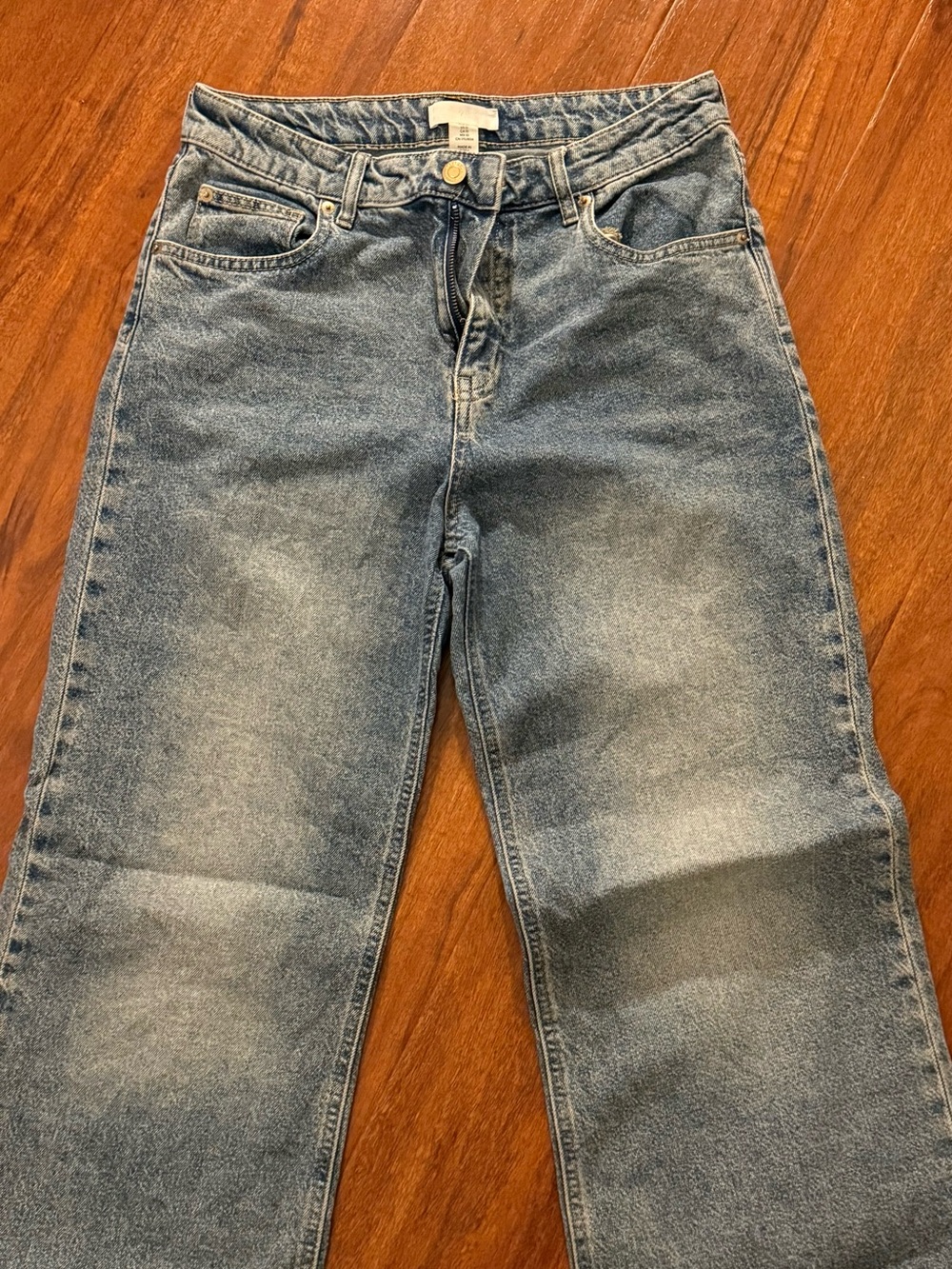 H&M Women’s Faded Blue Straight-Leg Jeans